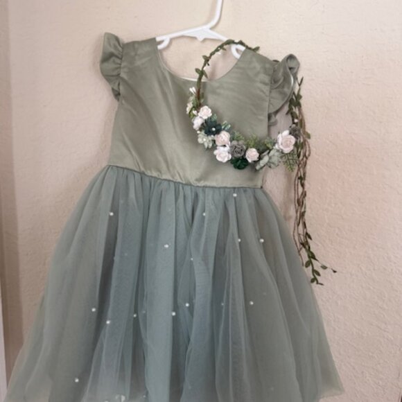 Sage green flower girl dress 4T with flower crown - Picture 5 of 10